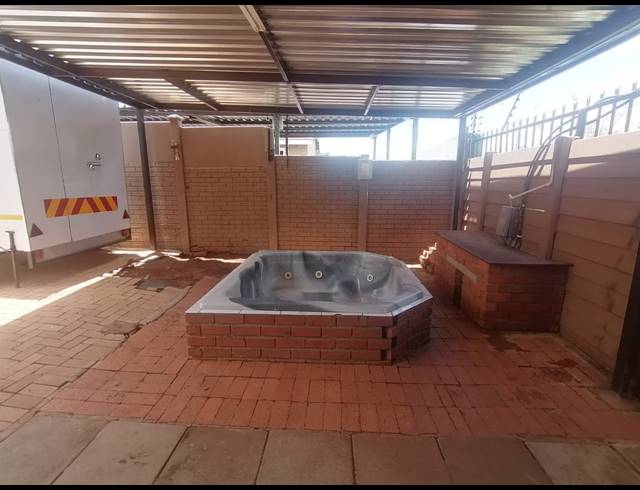 3 BEDROOM HOUSE FOR SALE IN GEELHOUTPARK